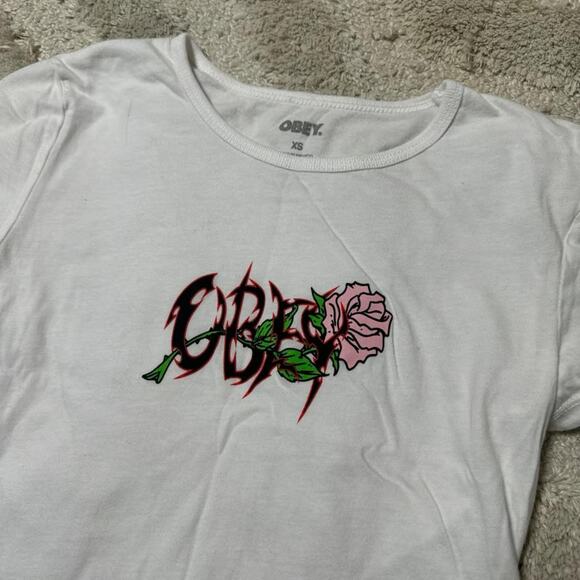 OBEY Crop Top - Picture 2 of 3